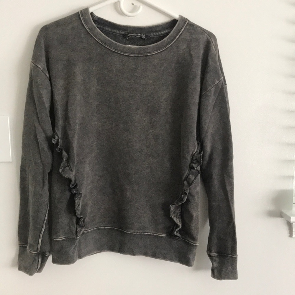 ABERCROMBIE AND FITCH Acid washed gray sweatshirt with ruffles - SIZE SMALL
